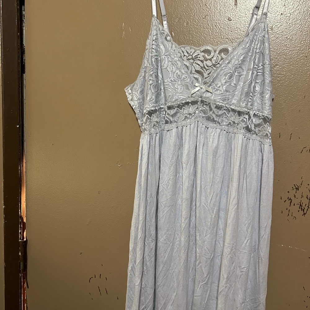 Elegant Lace Trim Gray Nightgown
